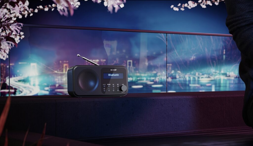 Sharp presenta la radio digitale Tokyo DR-P420