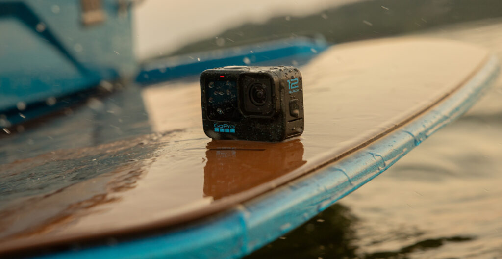 GoPro HERO12 Black, l’action cam ultra-versatile, e l’accessorio Mod per Obiettivo MAX 2.0