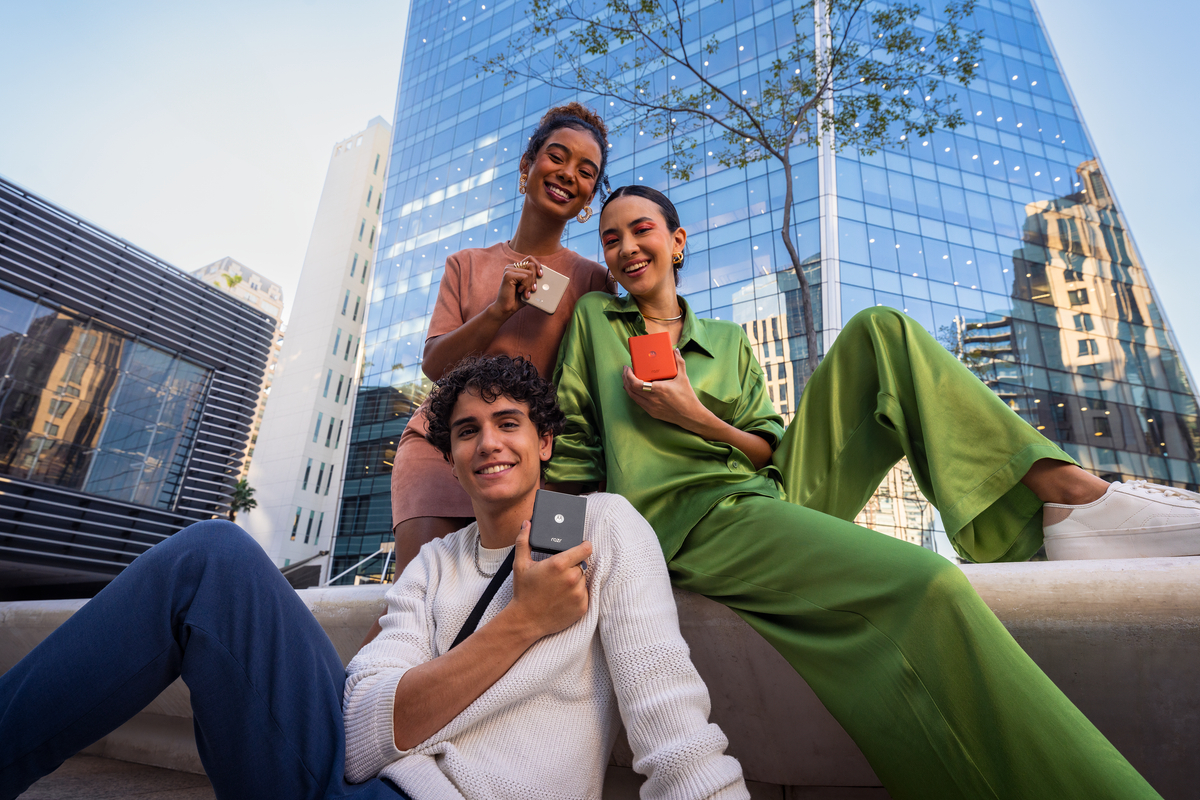 Motorola razr 50 è disponibile in Italia: arriva l’elegante device tascabile