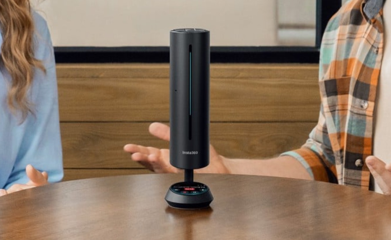 Il nuovo speakerphone Insta360 Wave per riunioni, podcast e musica