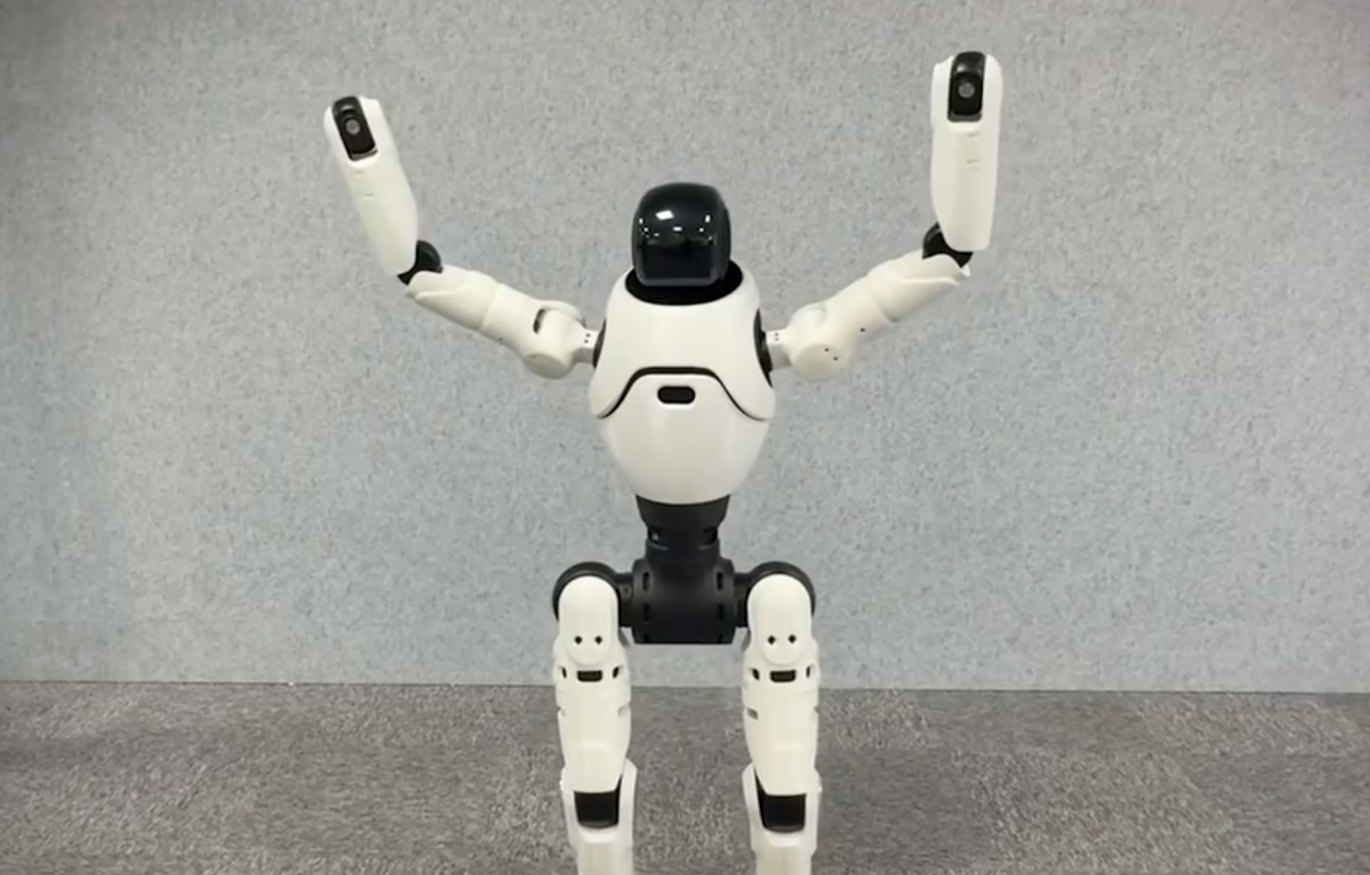 1228-agibot-unveils-lingxi-x2-a-humanoid-robot-with-advanced-intelligence Robot Lingxi X2 al fianco dei vigili urbani di Shanghai