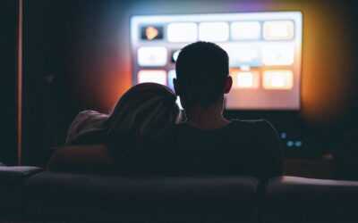 Autunno da binge-watching: le serie da vedere e come attrezzarsi senza svenarsi